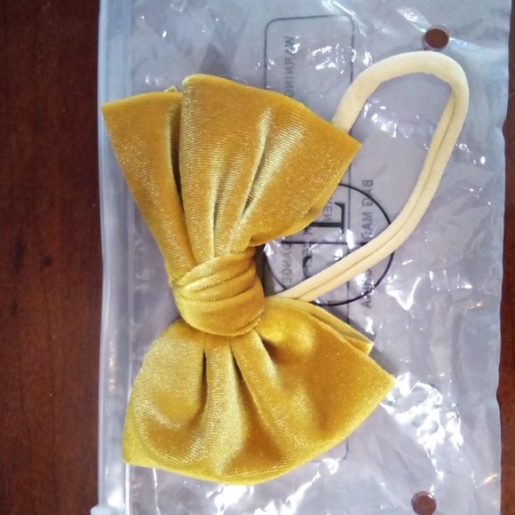 Giveaway - Caden Lane Baby Bow Headband - Picture 1 of 1
